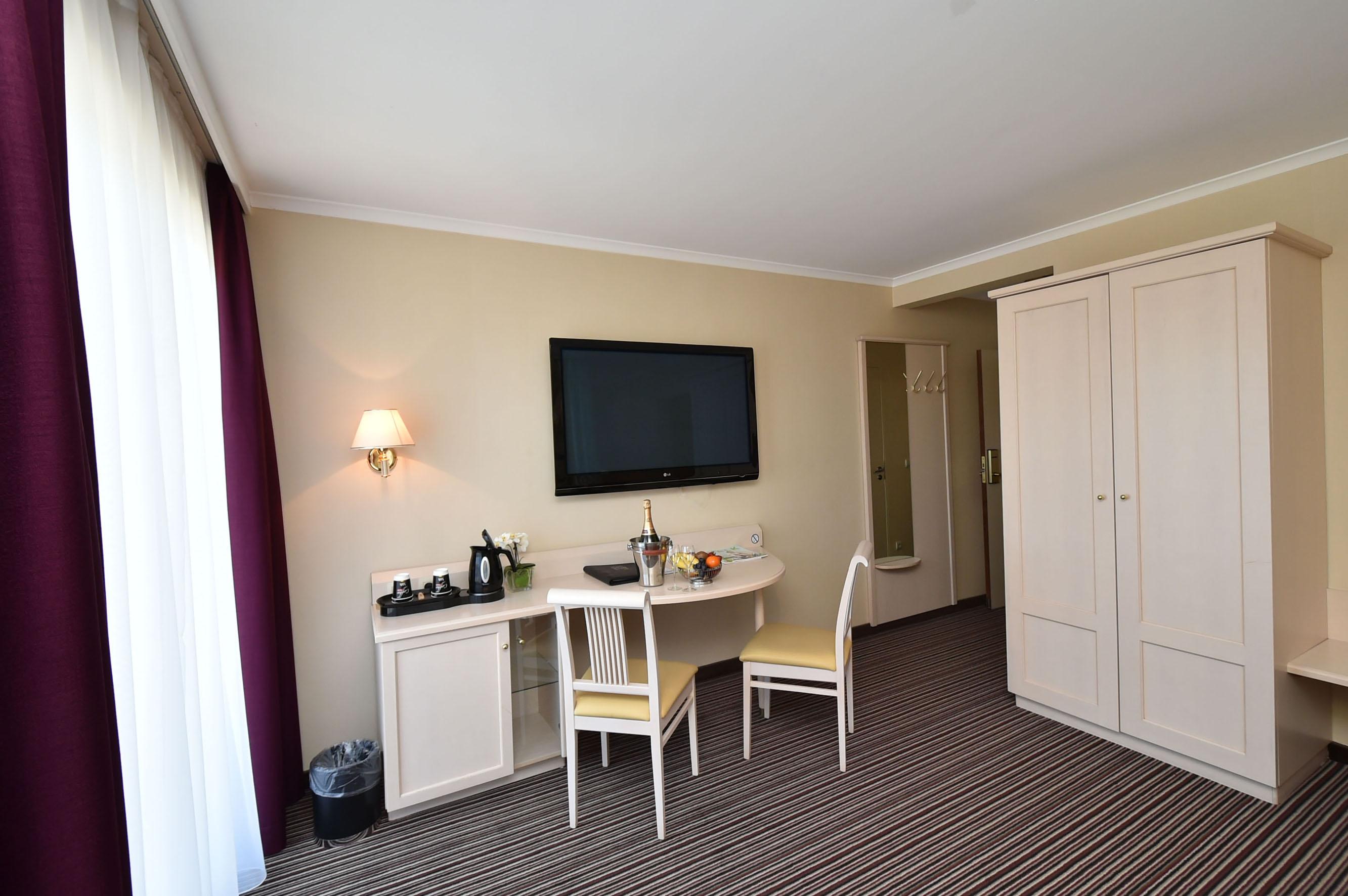 Airport - Der Valk 4*