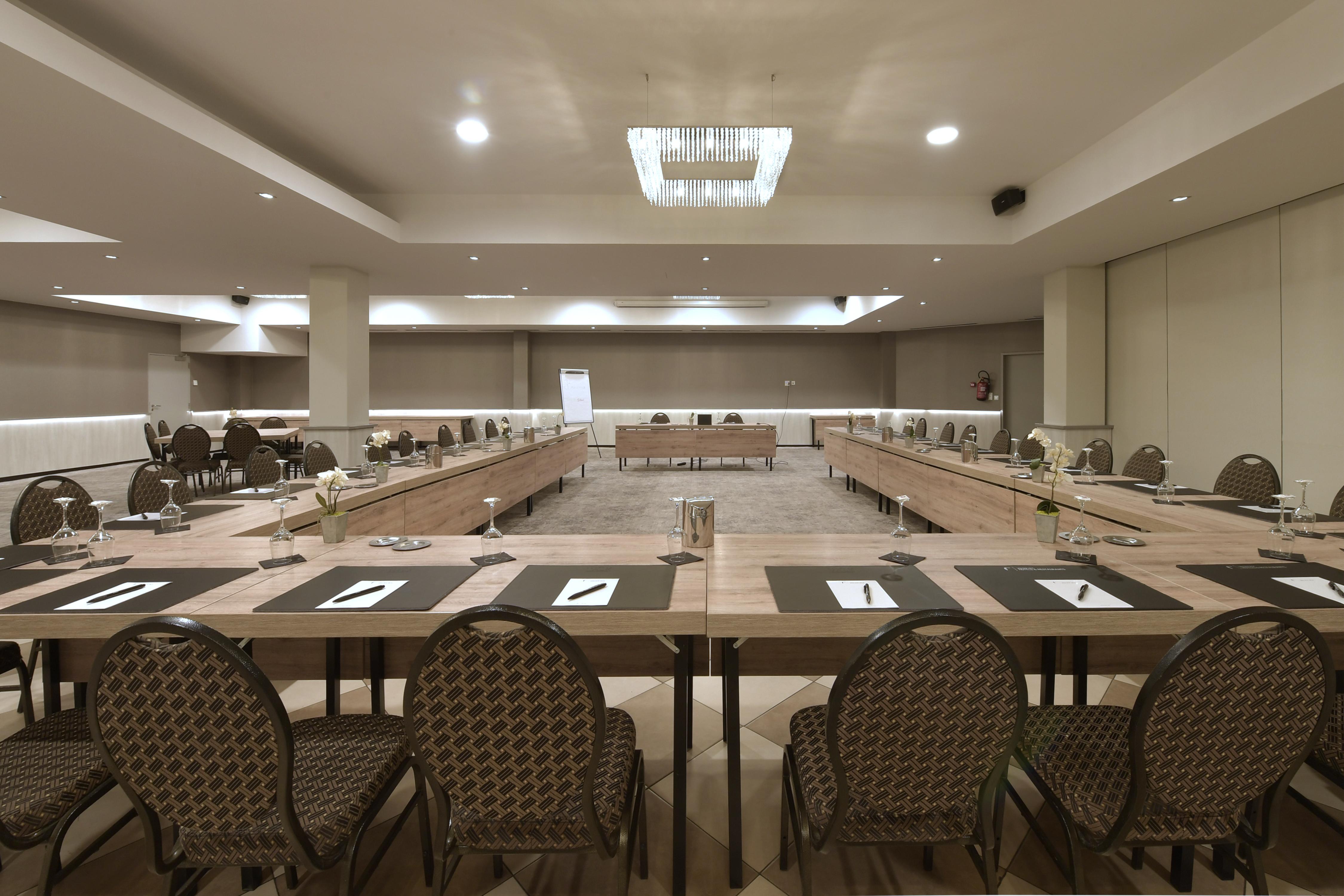 Hotel Airport - Der Valk 4*